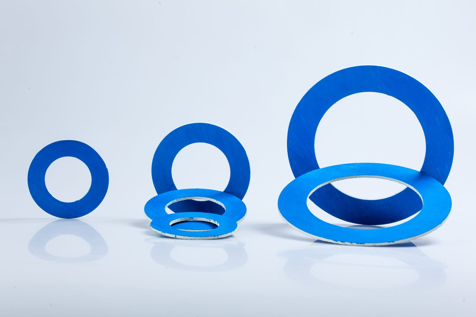 Guarnizioni ad anello di diametri crescenti in materiale tecnico