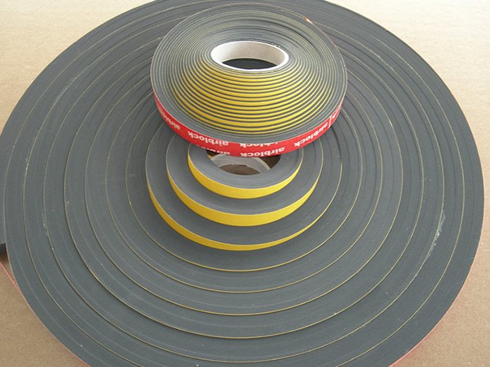 Rotoli di piattine adesive per sigillatura di flange